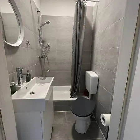 Апартаменты Schoenes In Zentraler Lage Luppenstrasse